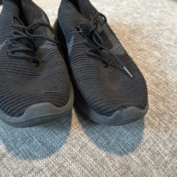Nike Black Athletic Shoes - Picture 3 of 9